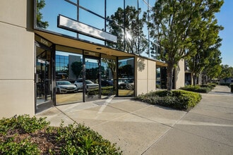 2530 E Corporate Pl, Monterey Park, CA à louer Photo intérieure– Image 1 sur 18