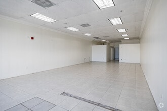 10120-10130 Garden Grove Blvd, Garden Grove, CA à louer Photo de l’immeuble– Image 2 sur 9