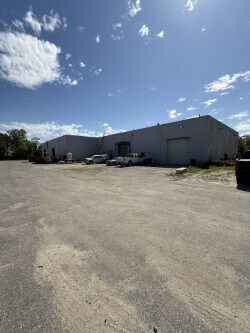 17 Old Dock Rd, Yaphank, NY à vendre - Photo de l’immeuble – Image 2 sur 10