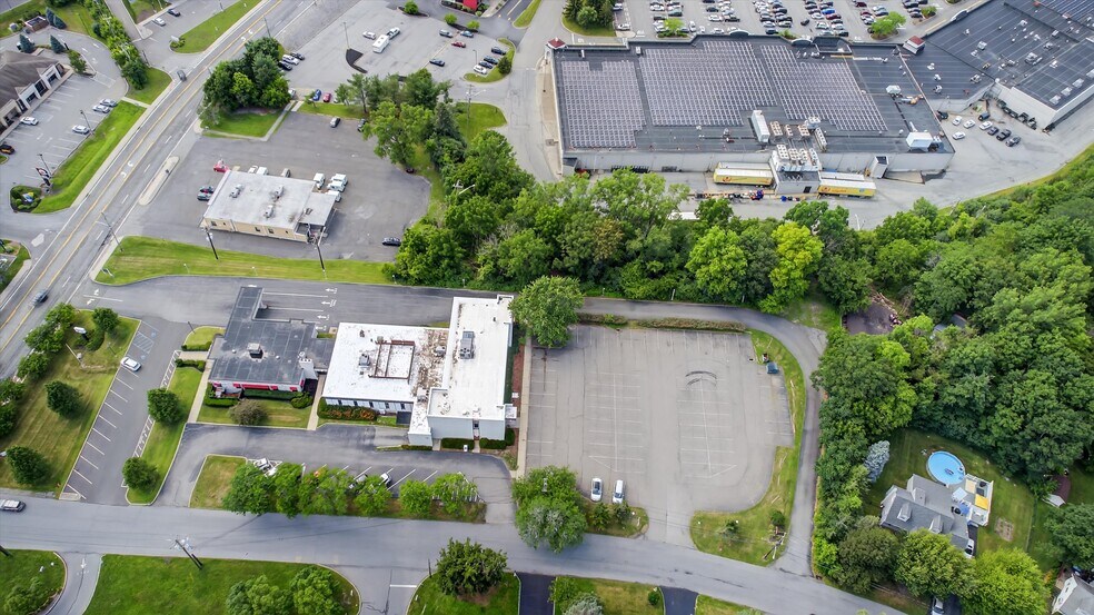 74 Brookside Ave, Chester, NY à louer - Photo de l’immeuble – Image 3 sur 48