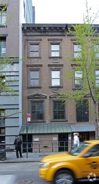 322 W 46th St, New York, NY à vendre - Photo de l’immeuble – Image 3 sur 3