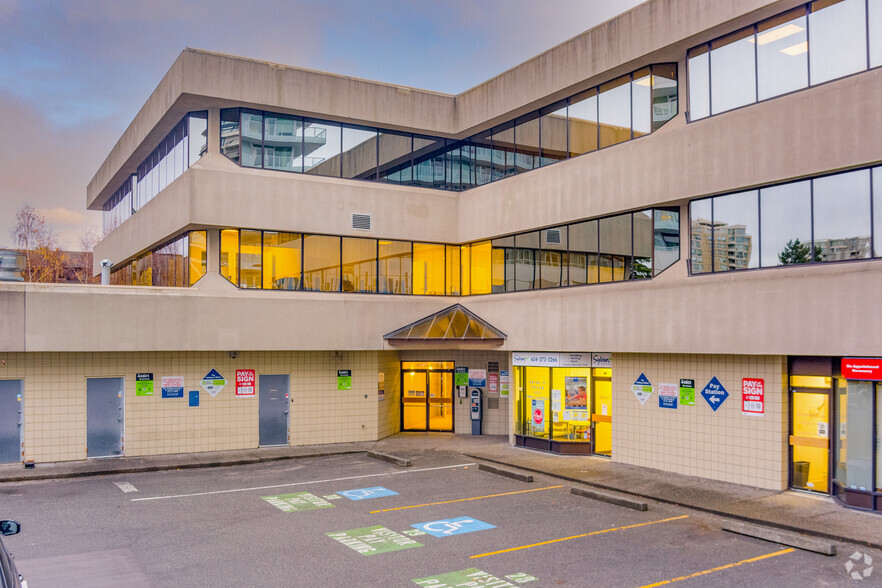 8171 Cook Rd, Richmond, BC à louer - Photo de l’immeuble – Image 3 sur 4