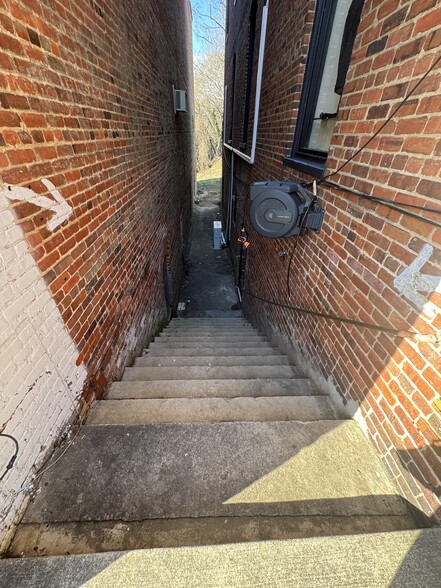 320 Virginia Ave, Clarksville, VA à louer - Photo de l’immeuble – Image 2 sur 8