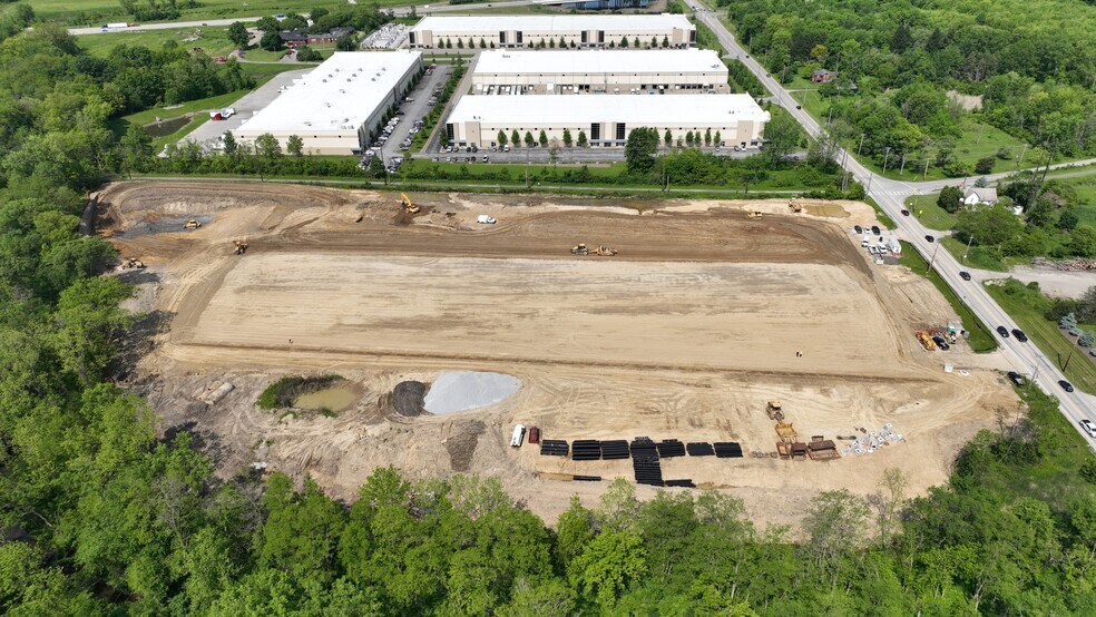 600 Seasons Rd, Stow, OH à louer - Photo de l’immeuble – Image 1 sur 3