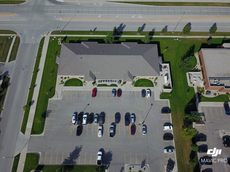 4165 30th Ave S, Fargo, ND à louer - Photo de l’immeuble – Image 2 sur 4