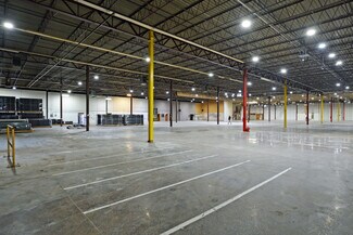 Plus de détails pour 1600 N 67th Ave, Brooklyn Center, MN - Industriel/Logistique à louer