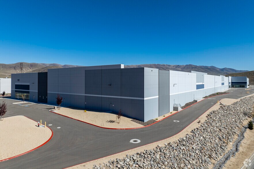 1025 Waltham Way, Sparks, NV à louer - Photo de l’immeuble – Image 2 sur 3