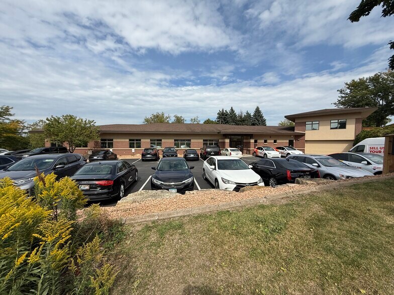 181 S River Ridge Cir, Burnsville, MN à vendre - Photo principale – Image 1 sur 10