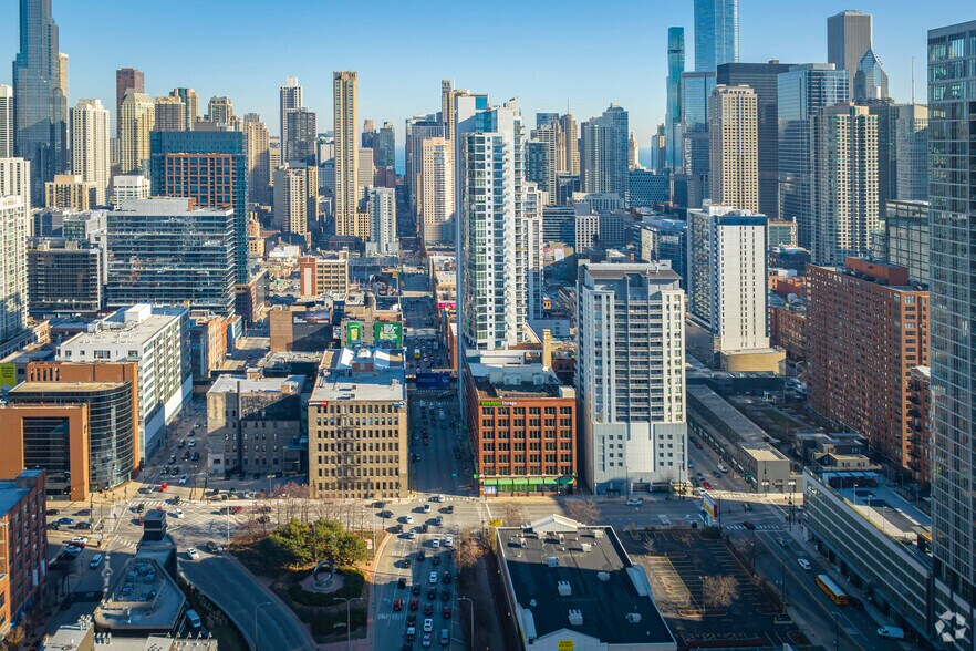 333 W Ohio St, Chicago, IL à louer - Aérien – Image 3 sur 14