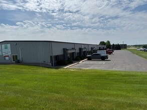 201 Packer Dr, Roberts, WI à louer Photo de l’immeuble– Image 2 sur 13