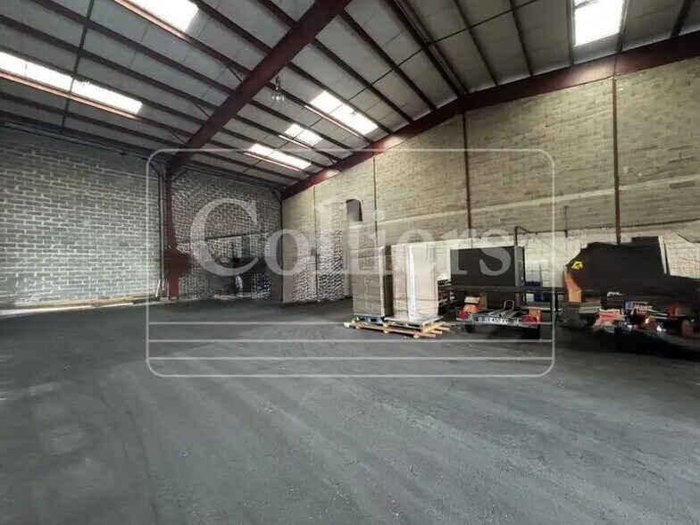 Local d’activités dans Aubagne à louer - Photo intérieure – Image 1 sur 6