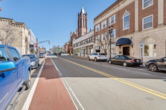 459 Broadway, Everett, MA à louer Photo intérieure– Image 1 sur 32