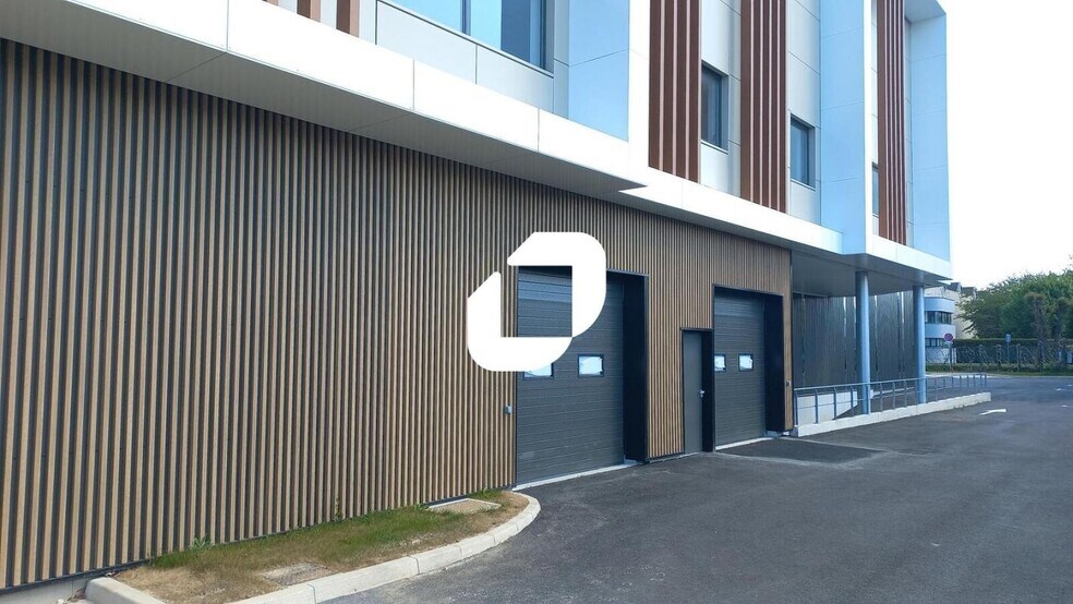Local d’activités dans Torcy à louer - Photo de l’immeuble – Image 3 sur 7