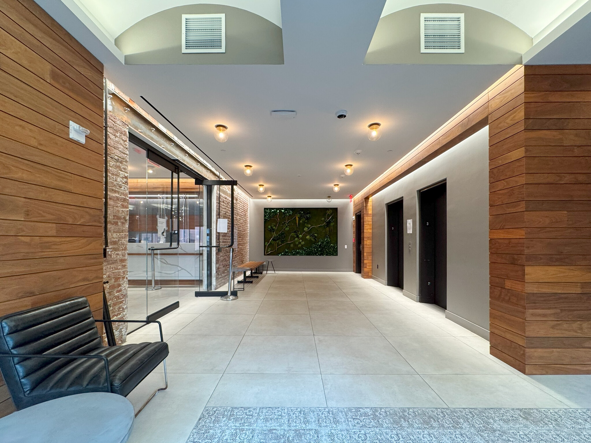 185 Broadway, Brooklyn, NY à louer Photo intérieure– Image 1 sur 16