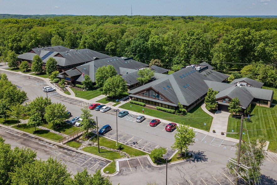 3001-3025 Miller Rd, Ann Arbor, MI à louer - Photo de l’immeuble – Image 2 sur 12