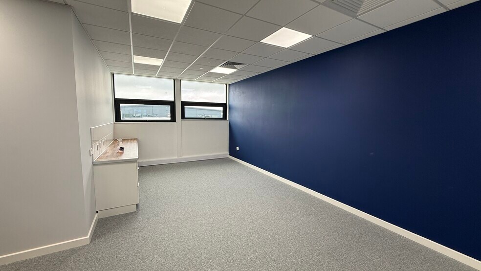Works Rd, Letchworth Garden City à louer - Photo de l’immeuble – Image 3 sur 5