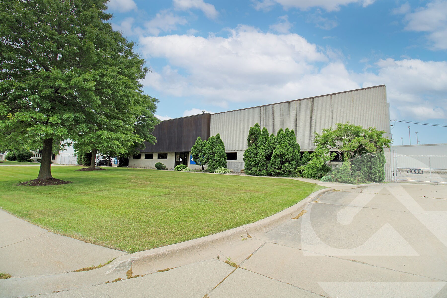 33140 Fisher Dr, Saint Clair Shores, MI à vendre Photo de l’immeuble– Image 1 sur 8