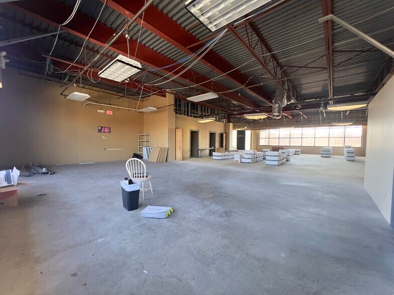 733 Ridgedale Ave, East Hanover, NJ à louer - Photo de l’immeuble – Image 3 sur 25