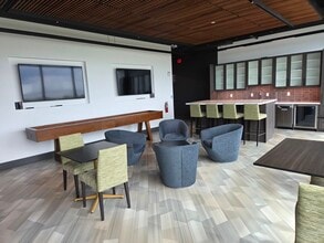5411 SkyCenter Dr, Tampa, FL à louer Photo intérieure– Image 2 sur 8
