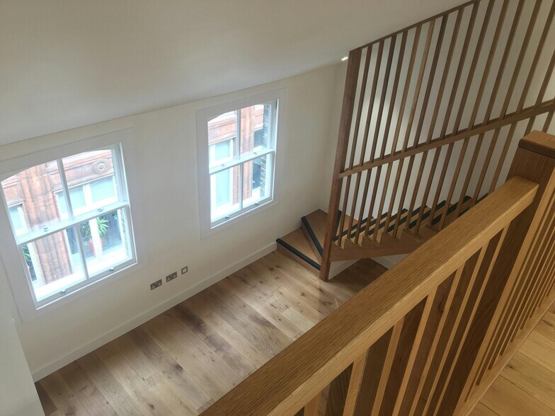 21-23A Meard St, Londres à louer - Photo de l’immeuble – Image 2 sur 5