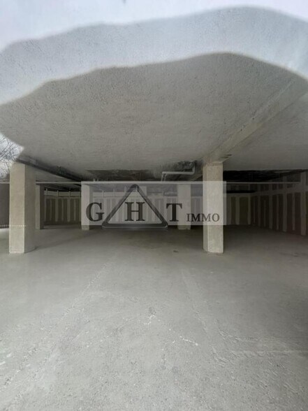 Local commercial dans Ivry-sur-Seine à vendre - Photo de l’immeuble – Image 2 sur 2