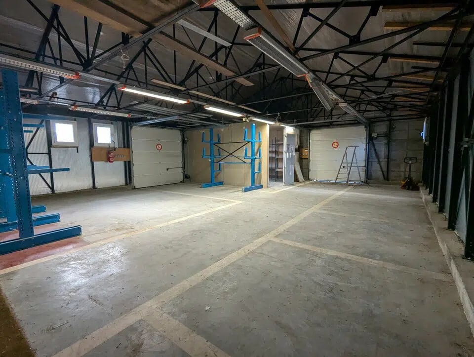 Local d’activités dans Val-de-Reuil à louer Photo de l’immeuble– Image 1 sur 6