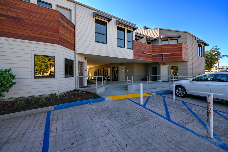 805 W La Veta Ave, Orange, CA à louer - Photo principale – Image 1 sur 13