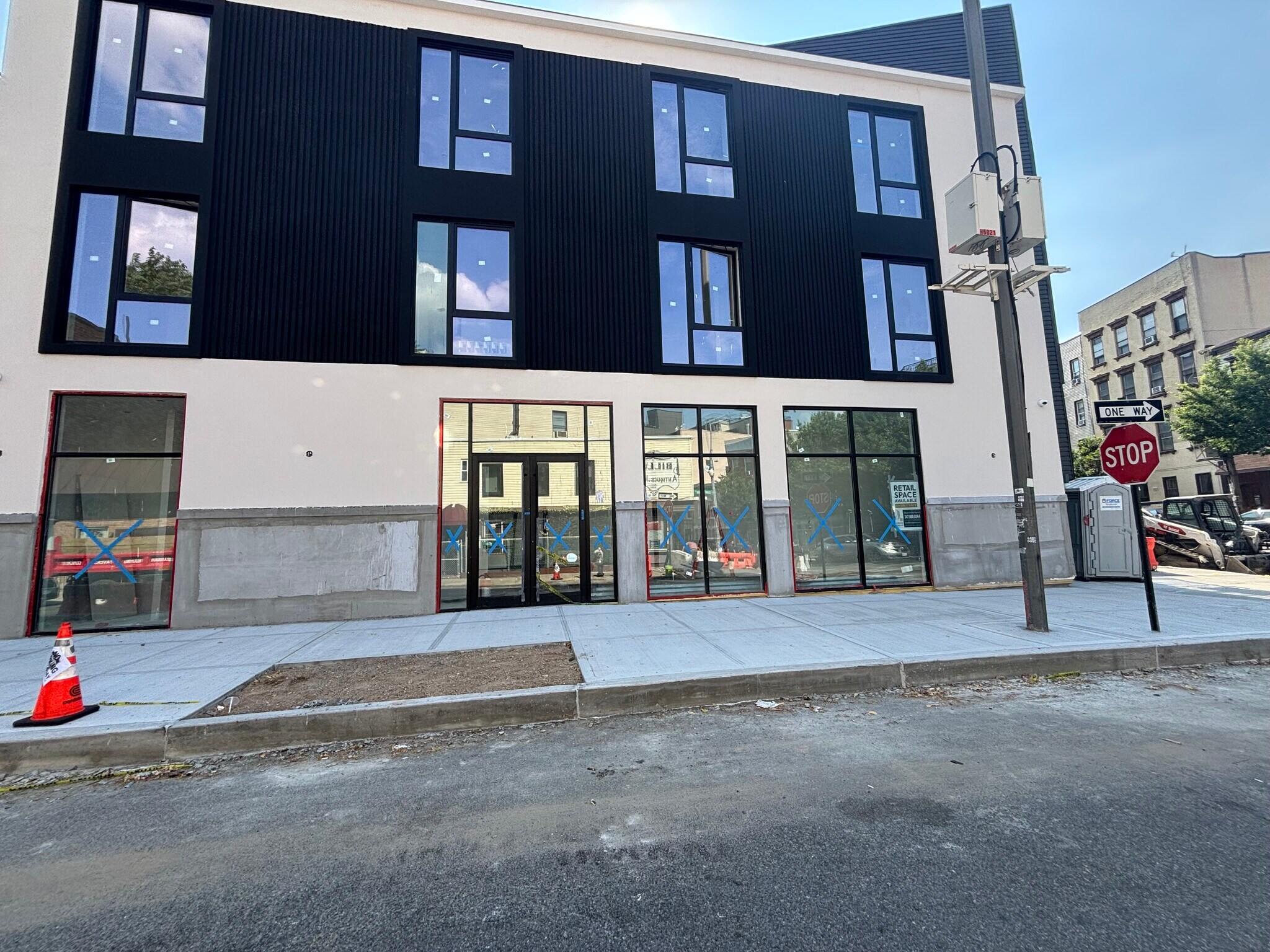 194 Greenpoint Ave, Brooklyn, NY à louer Photo de l’immeuble– Image 1 sur 5