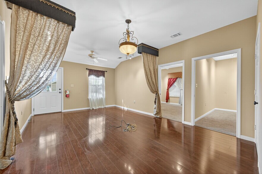 930 E Blanco Rd, Boerne, TX à louer - Photo de l’immeuble – Image 1 sur 22