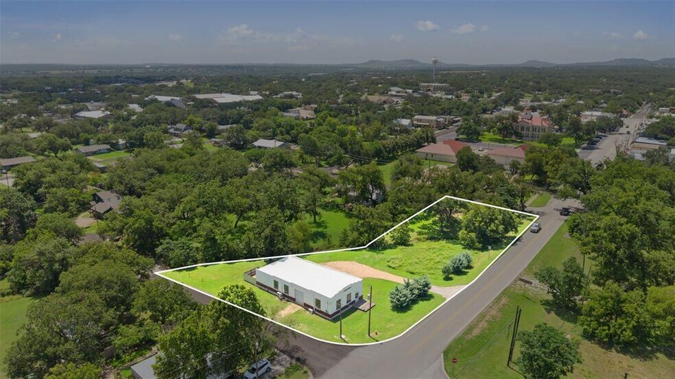 404 Nugent ave, Johnson City, TX à vendre - Photo de l’immeuble – Image 1 sur 45