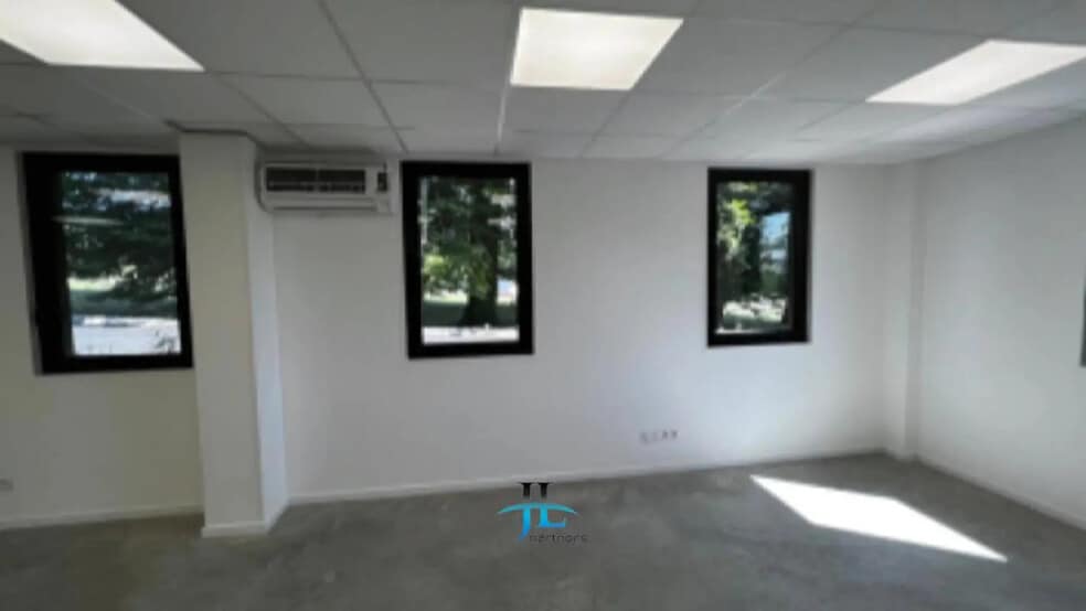 Bureau dans  à louer - Photo de l’immeuble – Image 1 sur 2