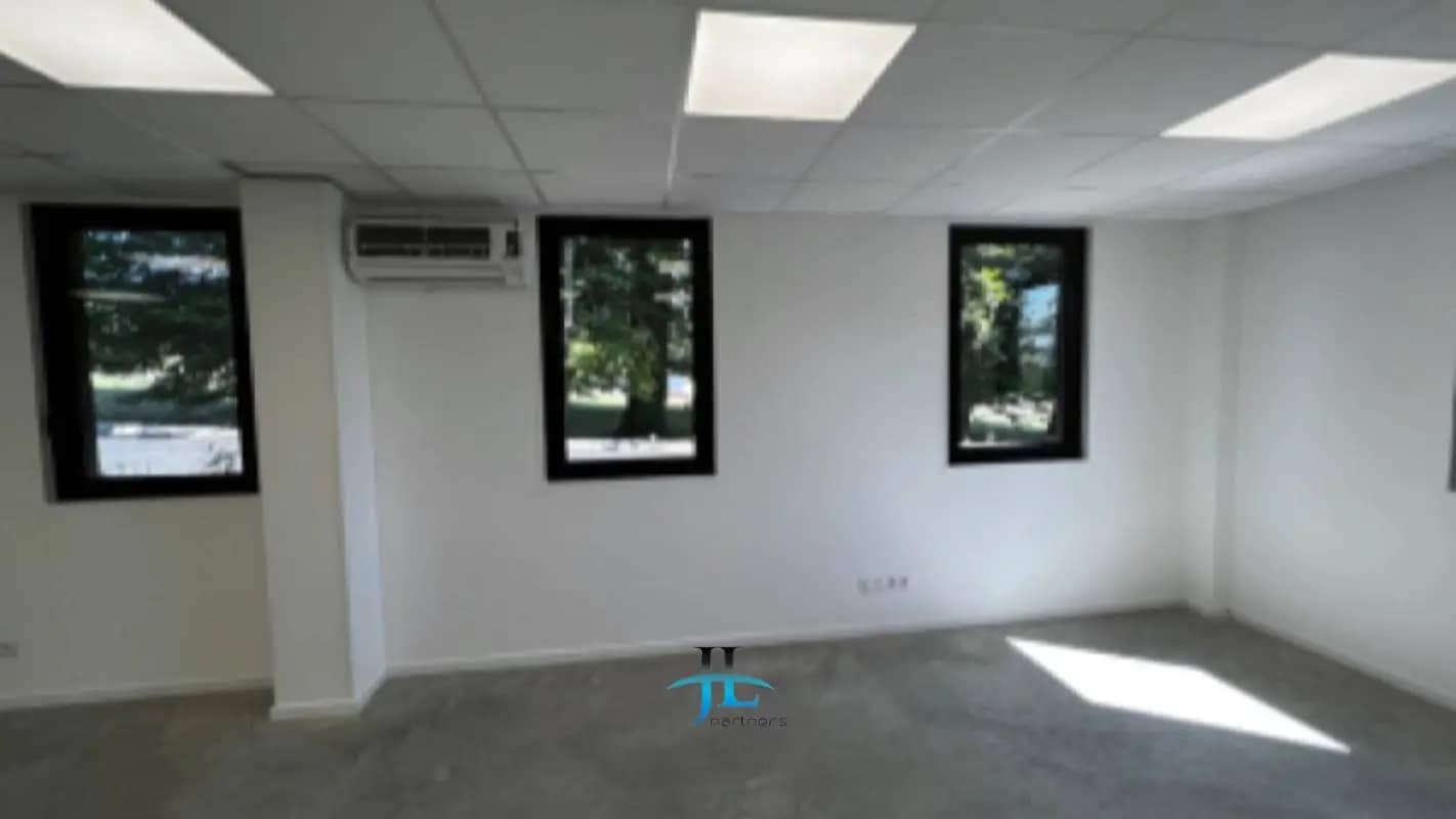 Bureau dans  à louer Photo de l’immeuble– Image 1 sur 3