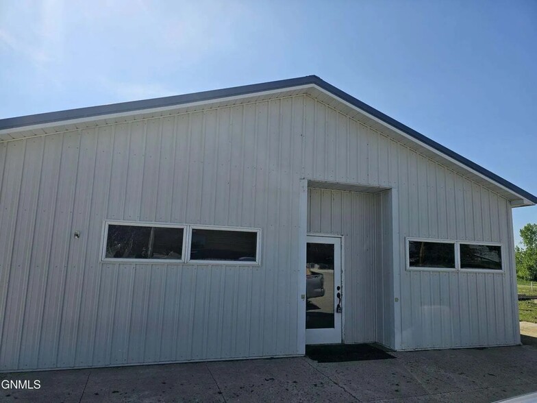 507 Main St, Wildrose, ND à vendre - Photo principale – Image 1 sur 12