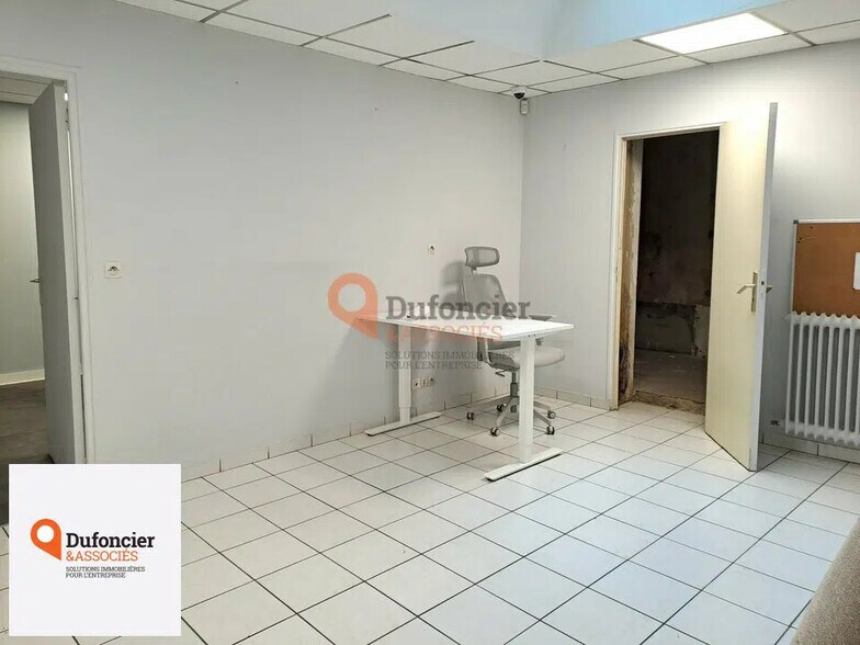 Local commercial dans Poitiers à louer - Photo de l’immeuble – Image 3 sur 4