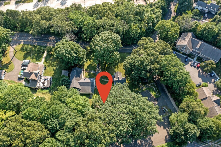 38 Portland Ave, Redding, CT à vendre - Photo de l’immeuble – Image 2 sur 10