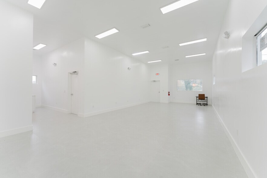 654 NW 22nd Rd, Fort Lauderdale, FL à vendre - Photo de l’immeuble – Image 2 sur 13