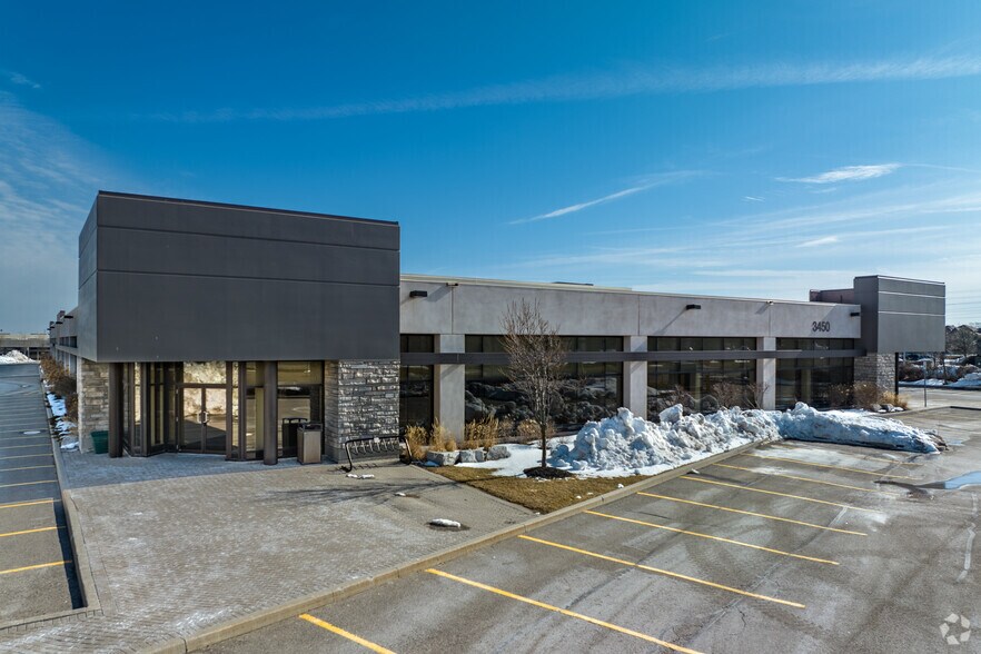 3450 Superior Ct, Oakville, ON à louer - Photo de l’immeuble – Image 2 sur 6