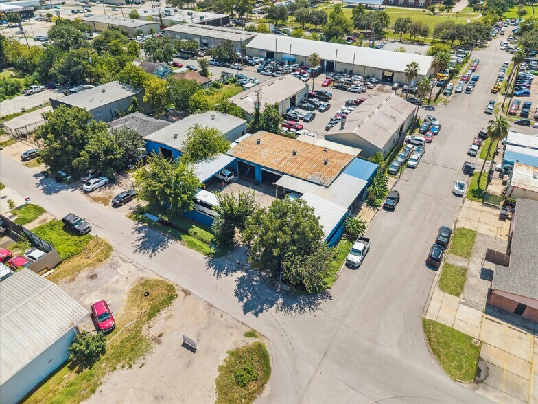 8921 Daffodil St, Houston, TX à vendre - Photo de l’immeuble – Image 3 sur 76