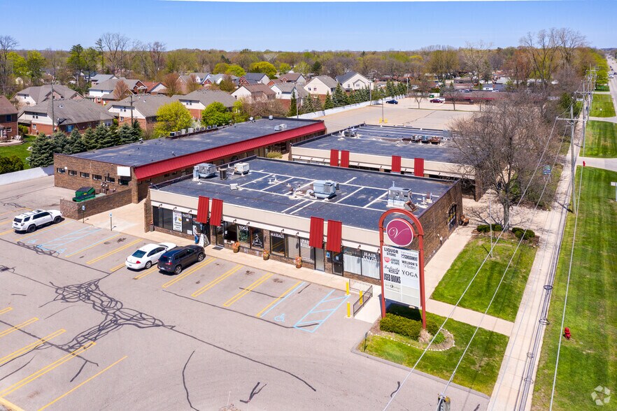 19171-19191 Merriman Rd, Livonia, MI à vendre - Photo de l’immeuble – Image 1 sur 1