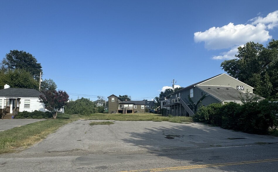 630 W Iris Dr, Nashville, TN à vendre - Photo de l’immeuble – Image 1 sur 3