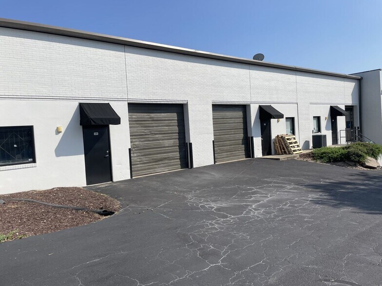 2810 Yonkers Rd, Raleigh, NC à louer - Photo de l’immeuble – Image 3 sur 11