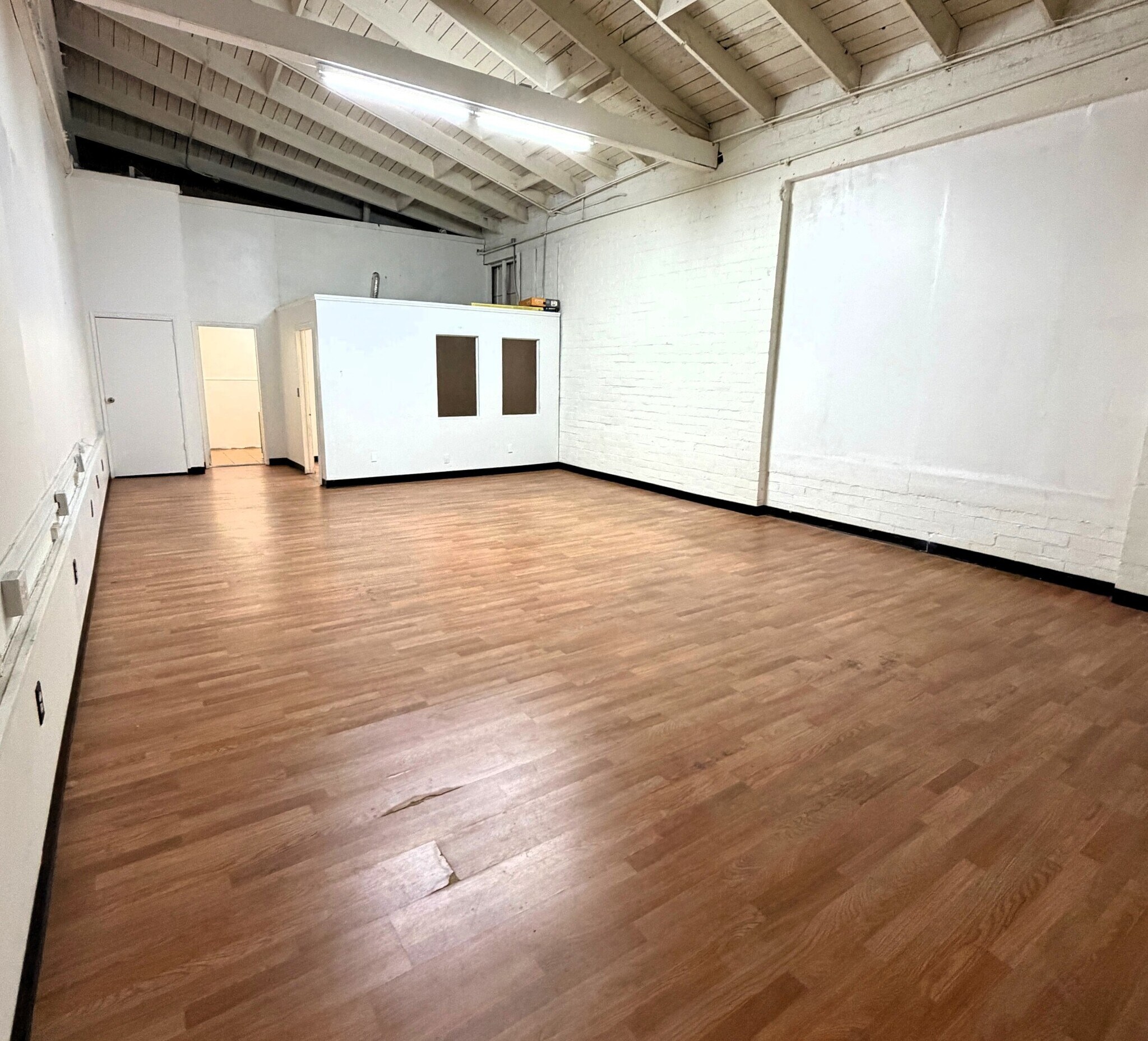 211-230 S Riverside Ave, Rialto, CA à louer Photo intérieure– Image 1 sur 8