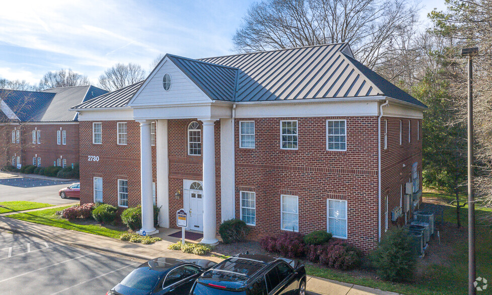 2730 E WT Harris Blvd, Charlotte, NC à louer - Photo principale – Image 1 sur 6