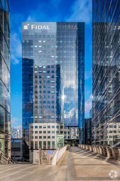 4 Avenue D'Alsace, Courbevoie à louer - Photo de l’immeuble – Image 3 sur 7