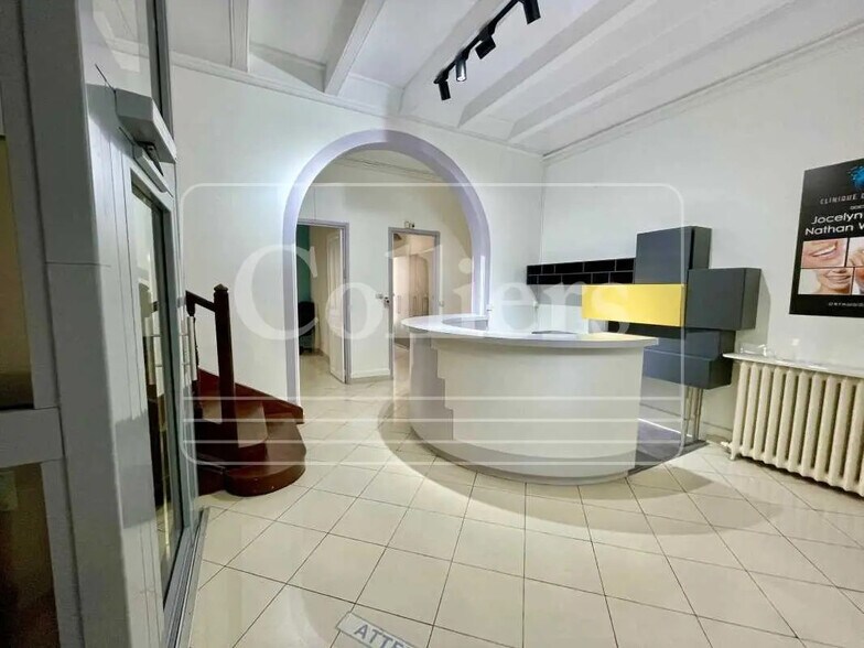 Bureau dans Marseille à louer - Photo de l’immeuble – Image 1 sur 8