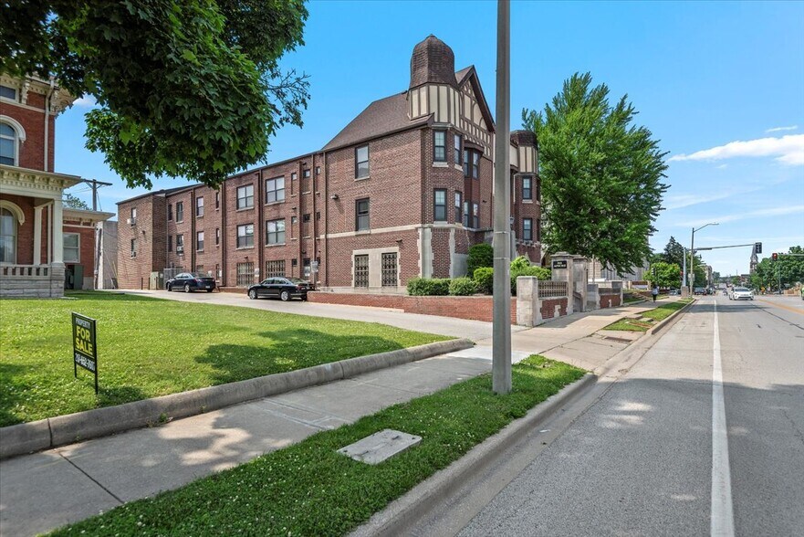 615 S 2nd St, Springfield, IL à vendre - Photo de l’immeuble – Image 3 sur 23