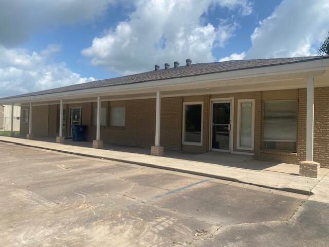 704 Texas Ave, Bridge City, TX à louer - Photo de l’immeuble – Image 2 sur 9