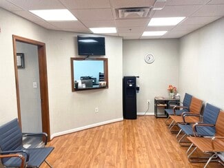 Plus de détails pour 7115 Leesburg Pike, Falls Church, VA - Bureau à vendre
