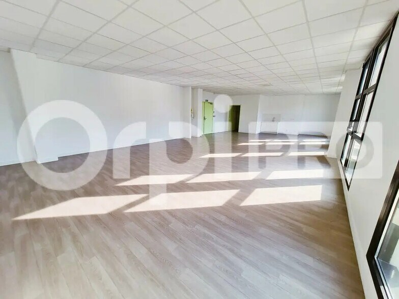 Local d’activités dans Soissons à louer - Photo de l’immeuble – Image 3 sur 4