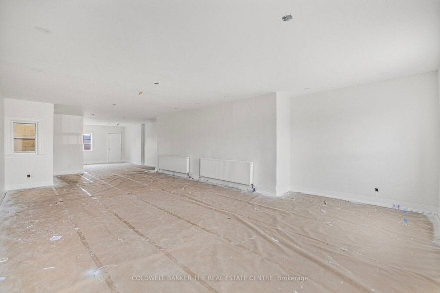 2240-2242 Eglinton Ave, Toronto, ON à louer - Photo intérieure – Image 3 sur 6